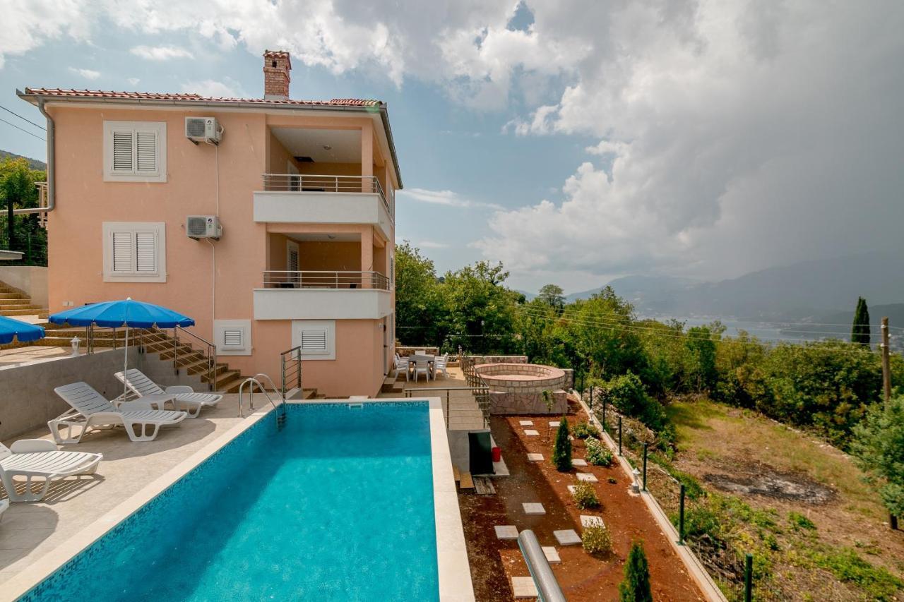 Apartments Mitrovic Luštica Luaran gambar
