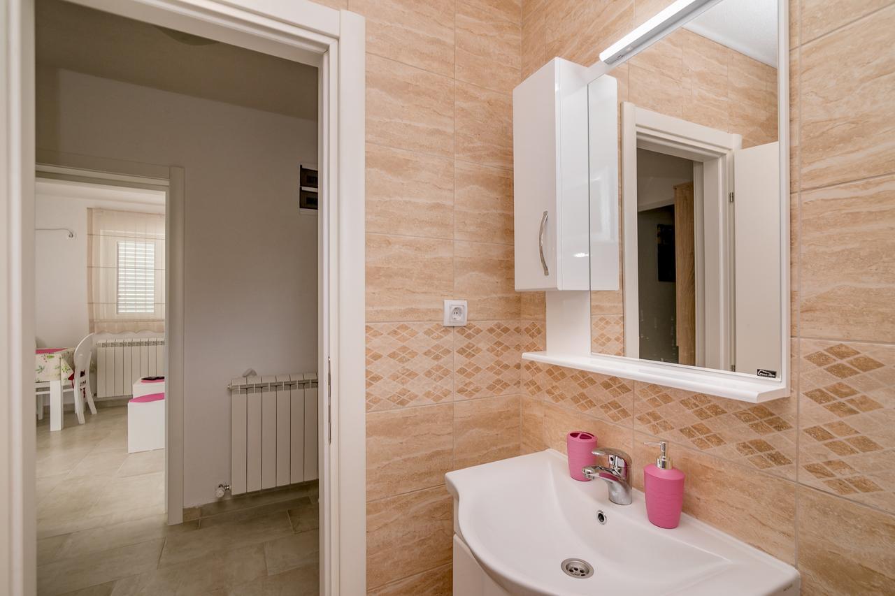 Apartments Mitrovic Luštica Luaran gambar