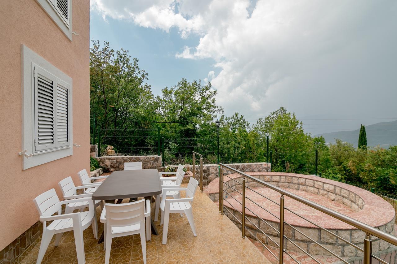 Apartments Mitrovic Luštica Luaran gambar
