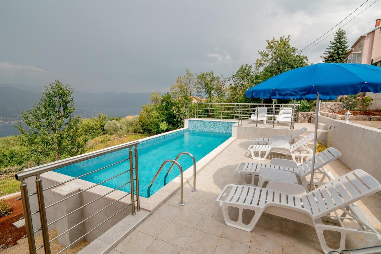 Apartments Mitrovic Luštica Luaran gambar
