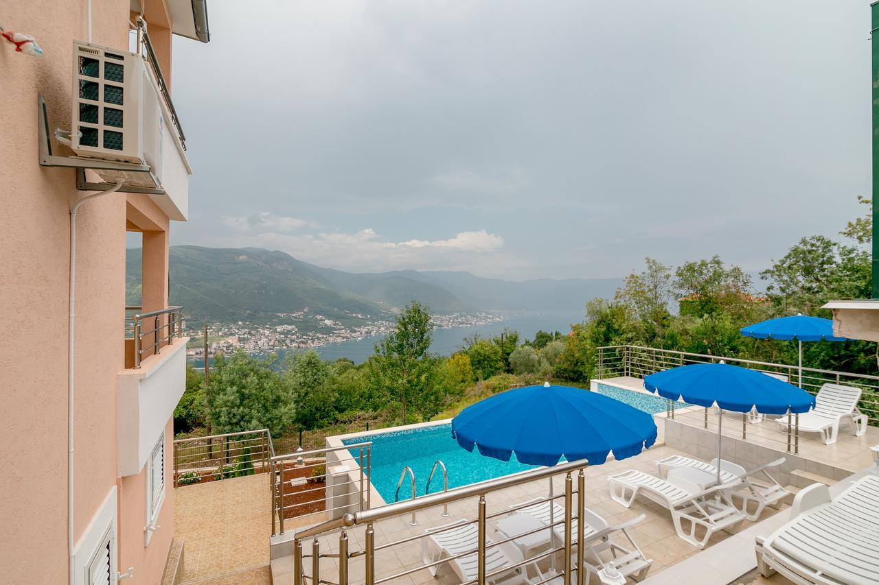 Apartments Mitrovic Luštica Luaran gambar