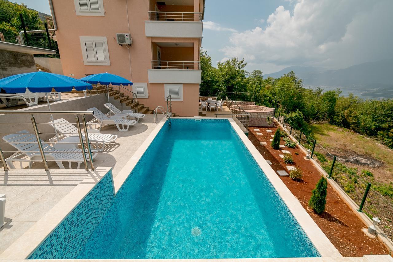 Apartments Mitrovic Luštica Luaran gambar