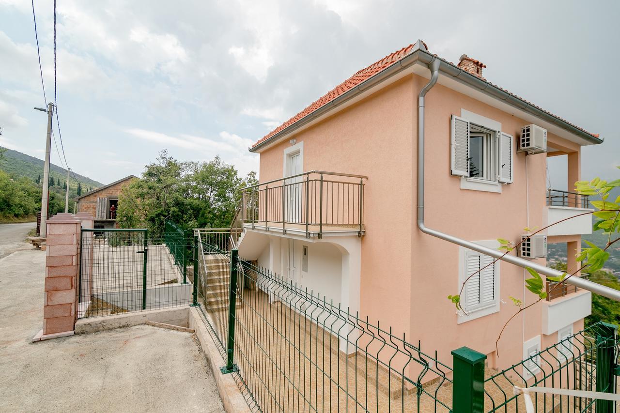Apartments Mitrovic Luštica Luaran gambar