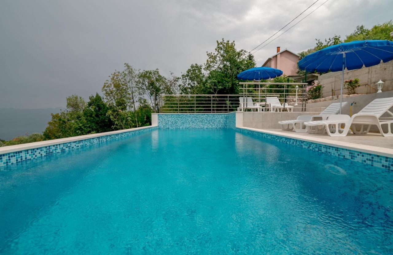 Apartments Mitrovic Luštica Luaran gambar
