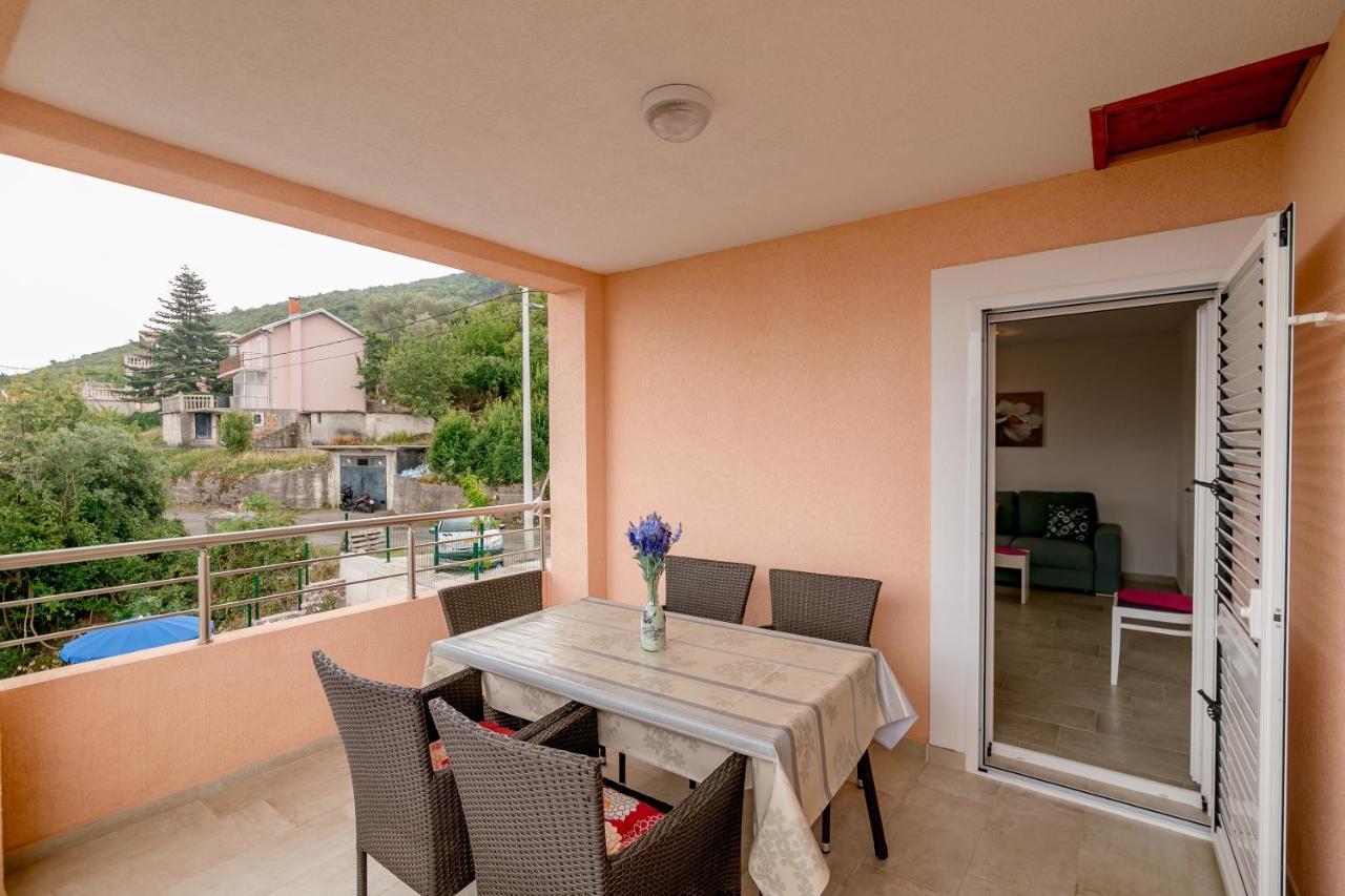 Apartments Mitrovic Luštica Luaran gambar