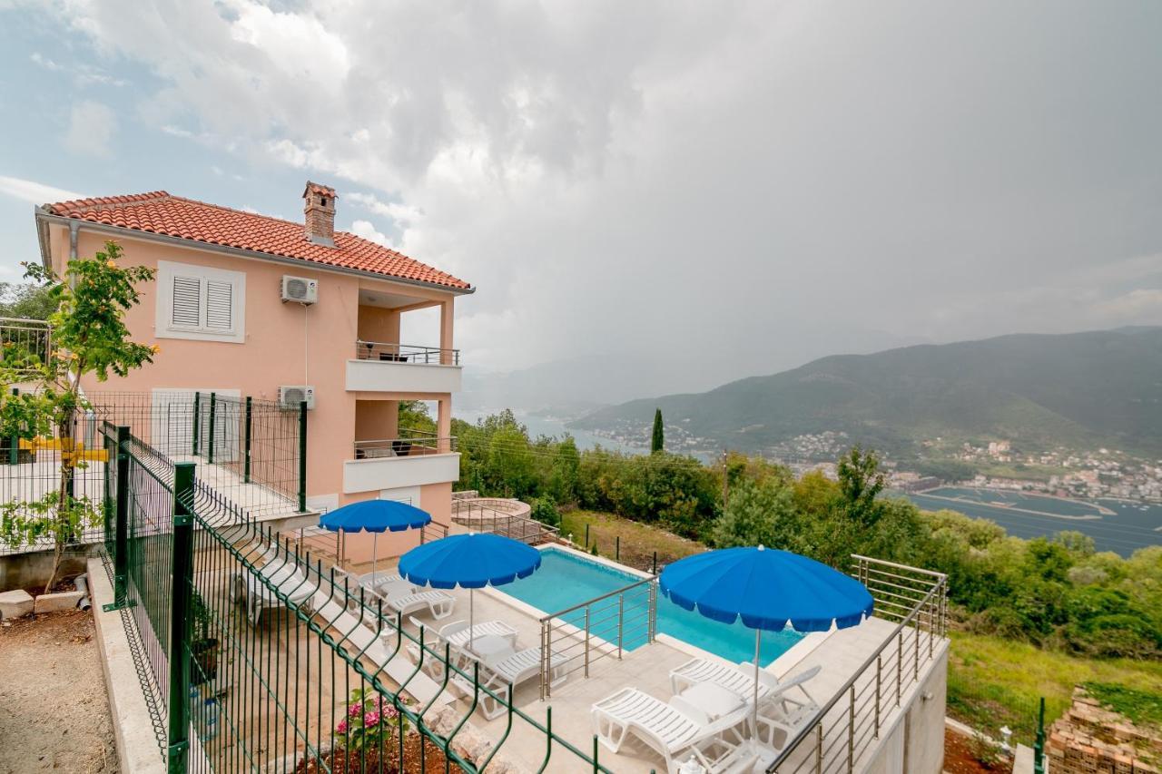 Apartments Mitrovic Luštica Luaran gambar