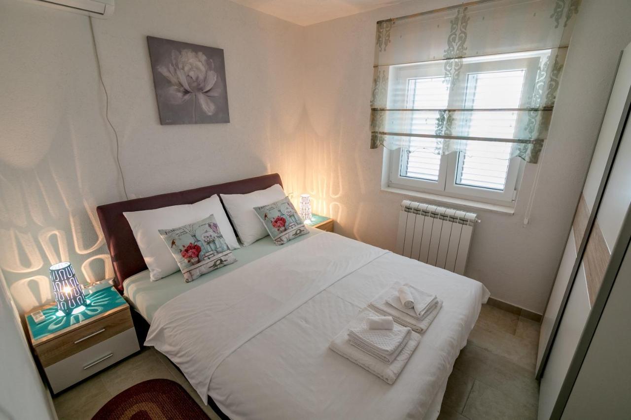 Apartments Mitrovic Luštica Luaran gambar