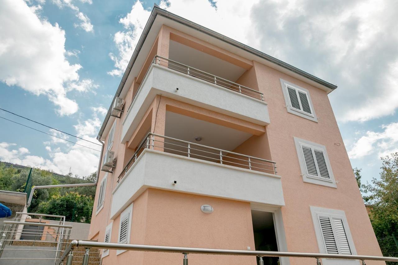 Apartments Mitrovic Luštica Luaran gambar